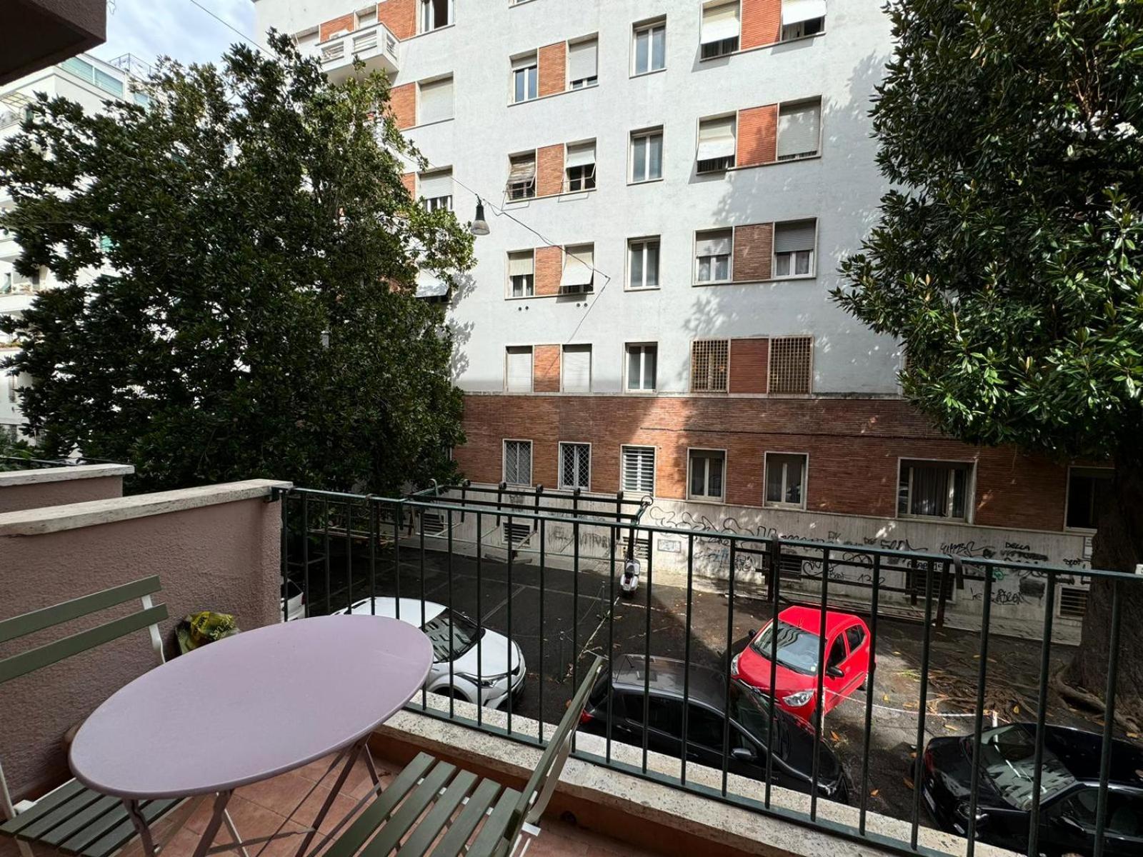 Refined Retreat In Renovated P R A T I Gem Apartment Rom